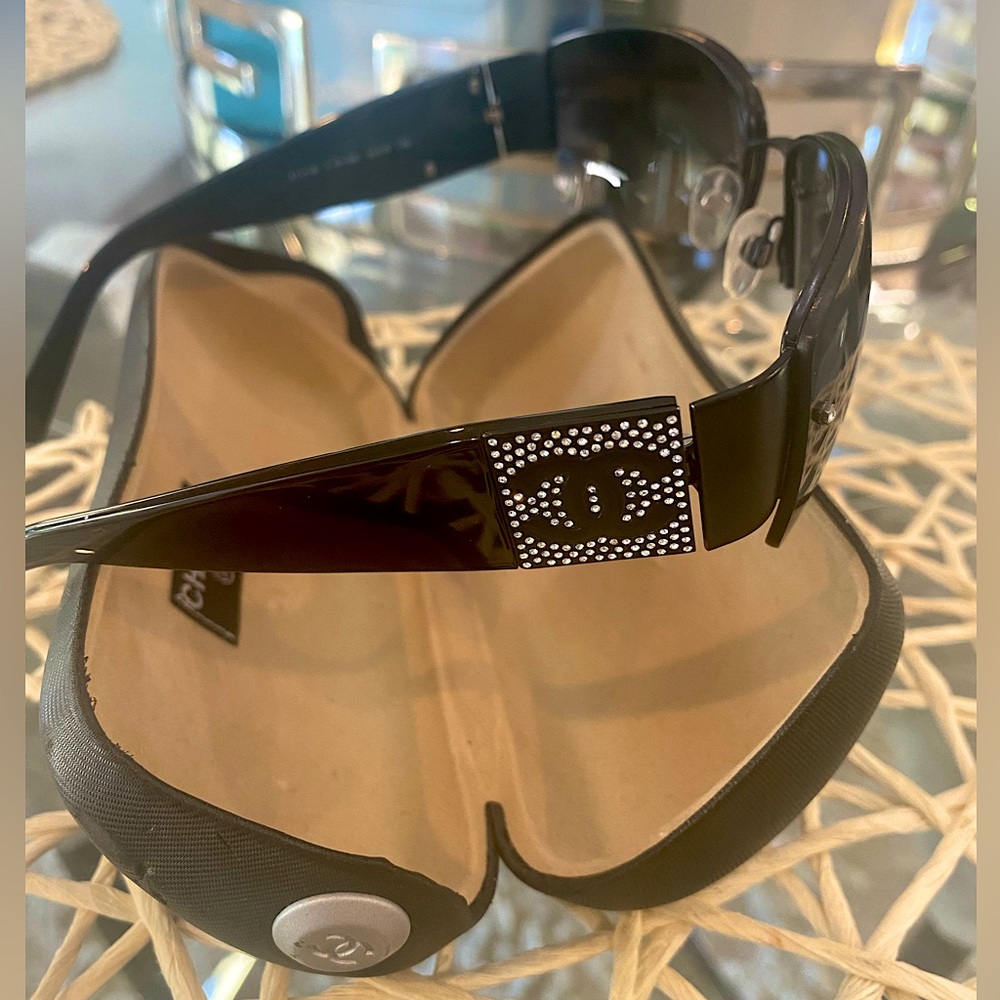 Vintage Chanel 4117-b black sunglasses with crystals.